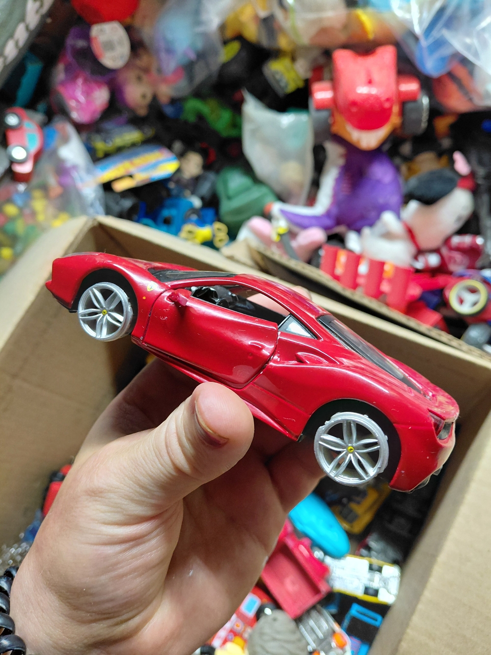Bburago 1:24 scale red Ferrari 488 GTB diecast metal model toy missing tires